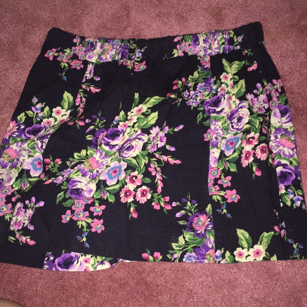 FLORAL SKIRT- PERF FOR SUMMER